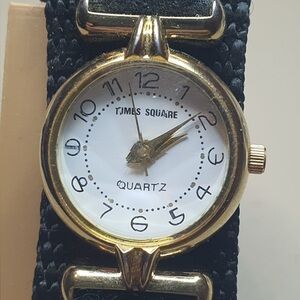 Times Square Goldtone/White Nylon Women's Watch w/ Silverfoot Nylon Velcro Strap